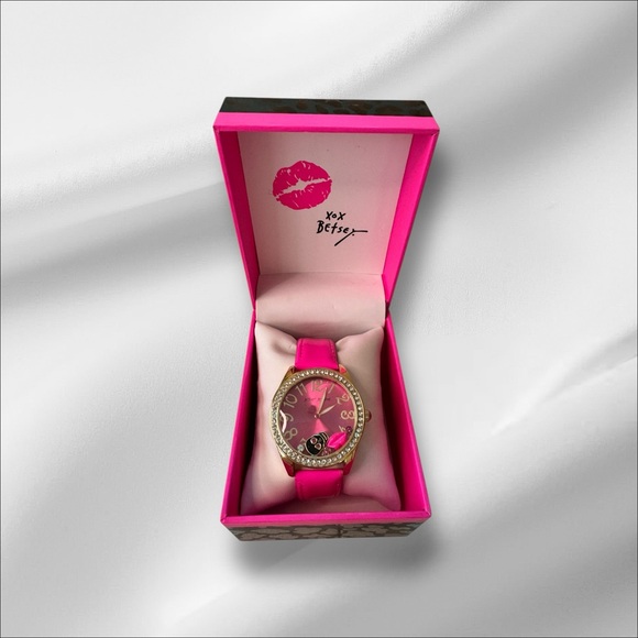 BETSEY JOHNSON Watch Floating Charms With Rhinestones & Pink Strap NWT Gothcore - Picture 2 of 4